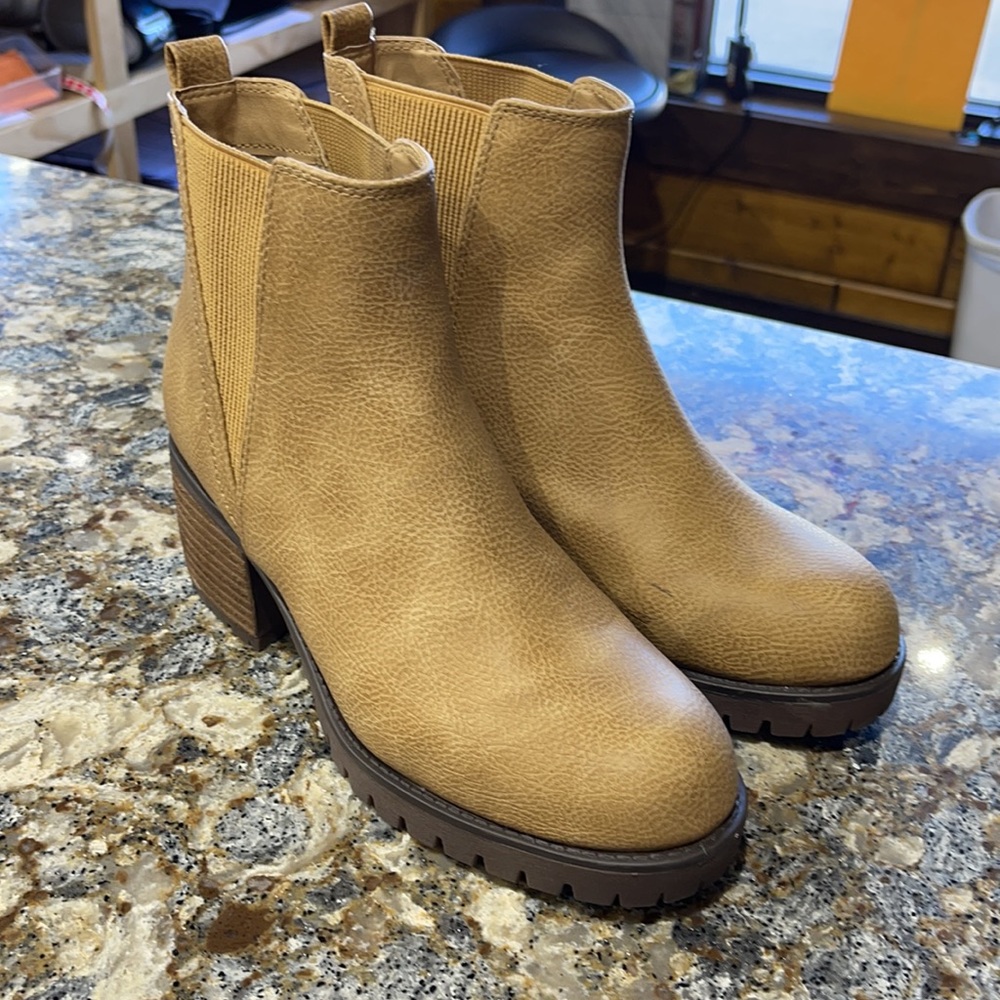 MIA Lug Boot - Picture 1 of 6